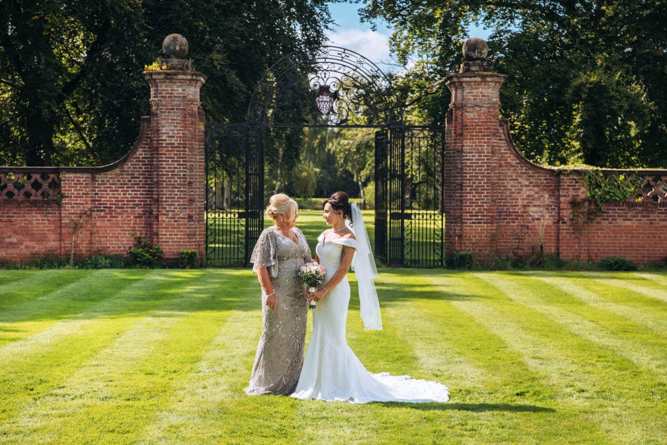 mum and bride at inglewood manor