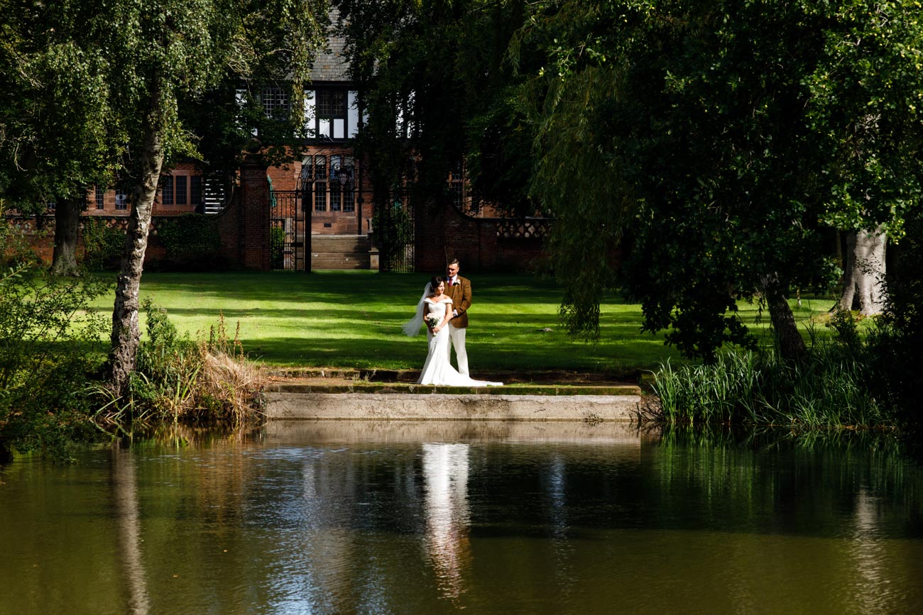 bride and groom at lake inglewood manor