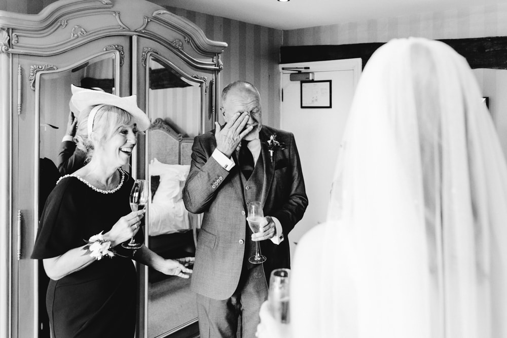 shireburn arms wedding photography by er photography for Carolyn and Callum's wedding