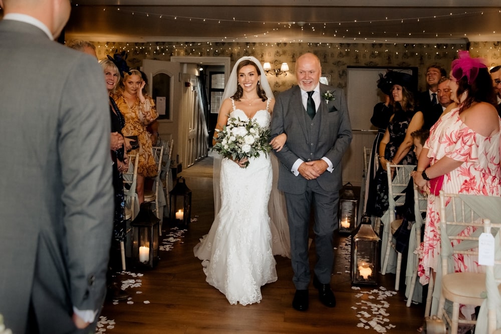 shireburn arms wedding photography by er photography for Carolyn and Callum's wedding