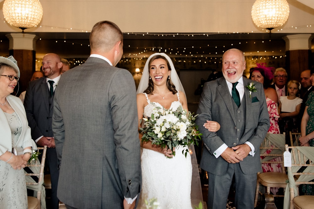 shireburn arms wedding photography by er photography for Carolyn and Callum's wedding
