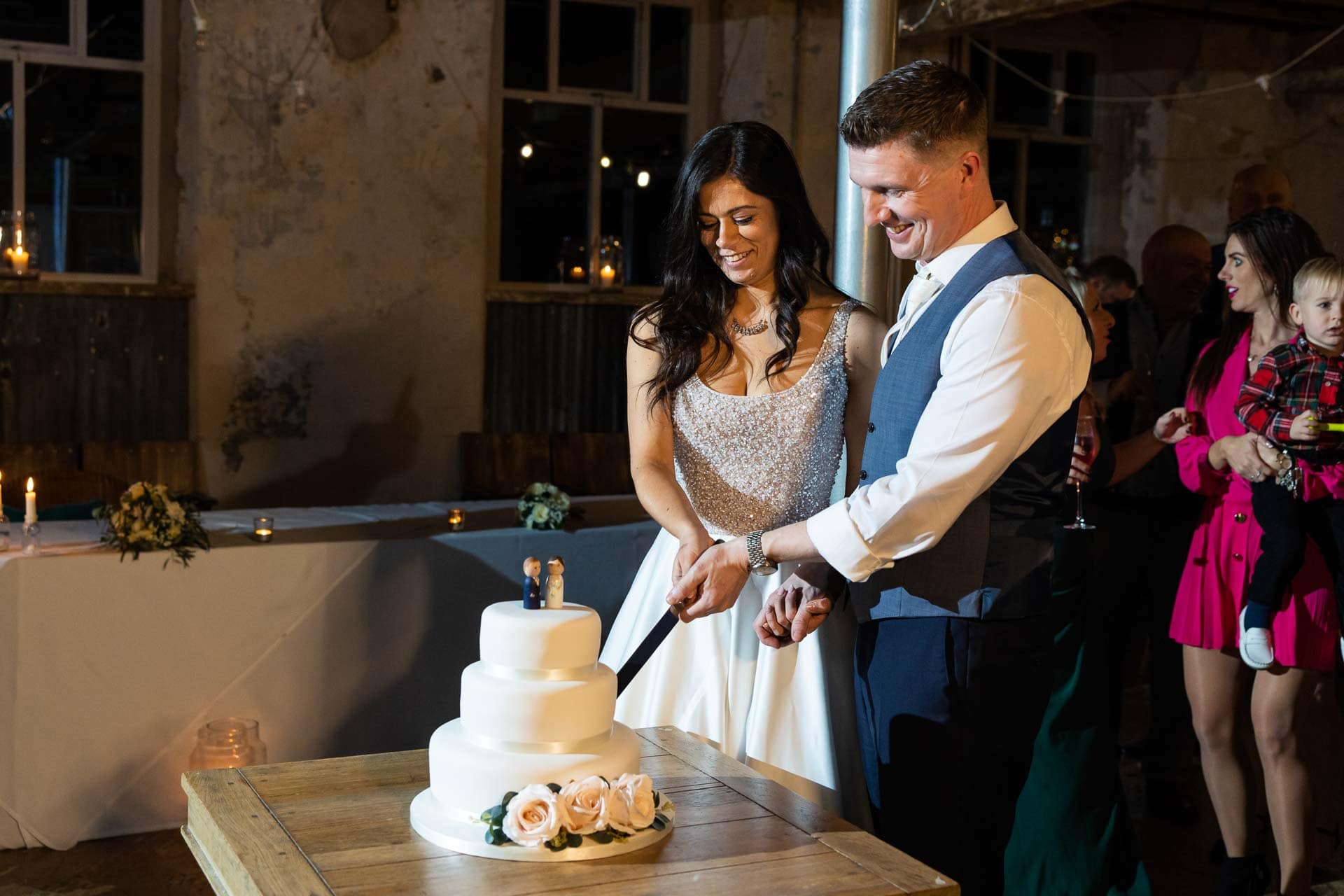 cutting the cake at holmes mill