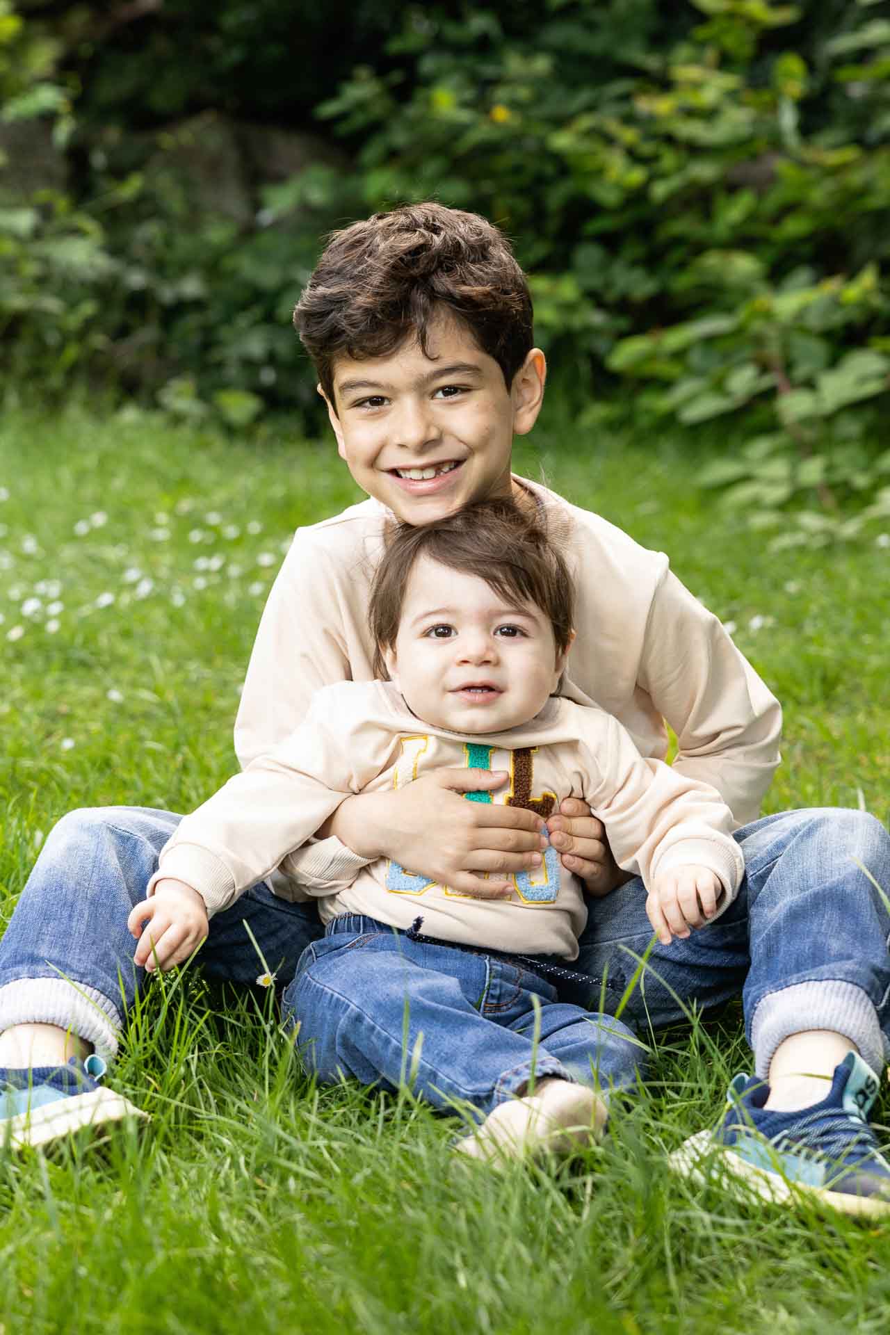 Mini family photoshoot at longford park with the grover family with er photography specialists in family portrait photography
