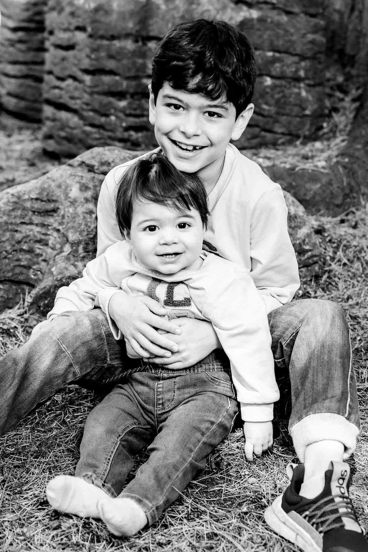 Mini family photoshoot at longford park with the grover family with er photography specialists in family portrait photography