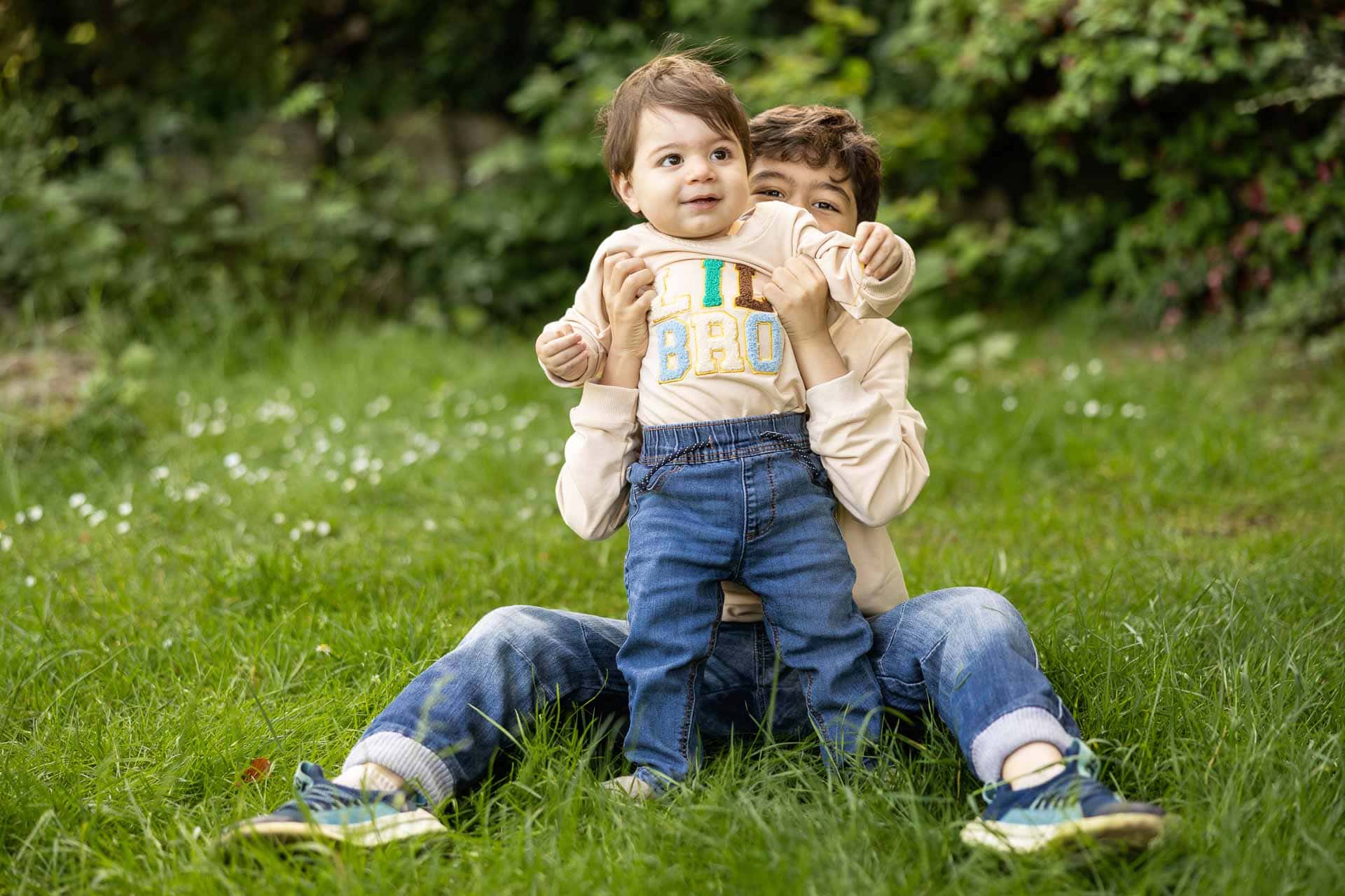 Mini family photoshoot at longford park with the grover family with er photography specialists in family portrait photography